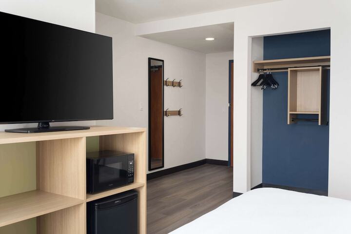 Room 12 of 34