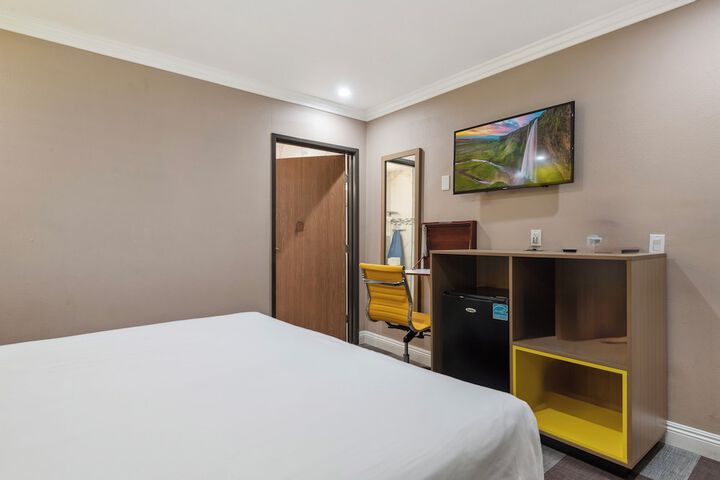 Room 7 of 19