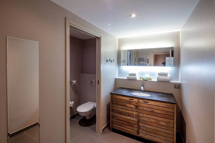 Room 44 of 62
