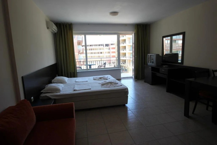 Room 5 of 13