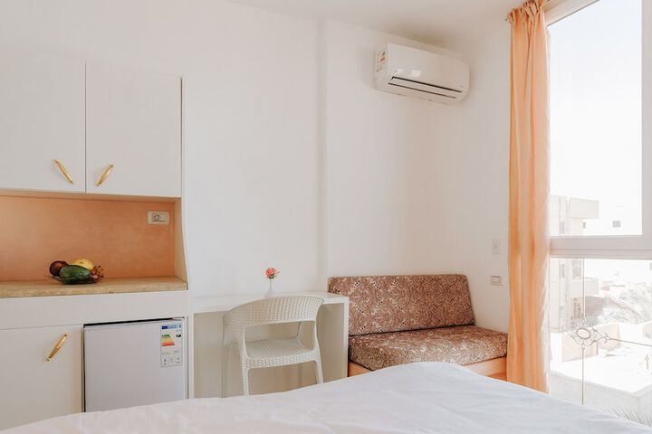 Room 25 of 98