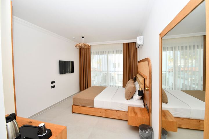 Room 3 of 32
