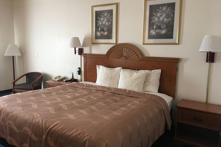 1 King Bed (19 of 19)