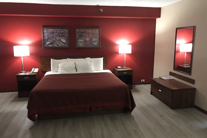 1 King Bed Mobility Accessible (5 of 14)