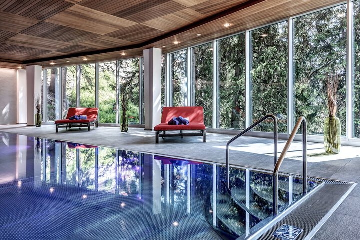 Pool Hotel