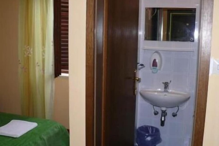 Room 10 of 44