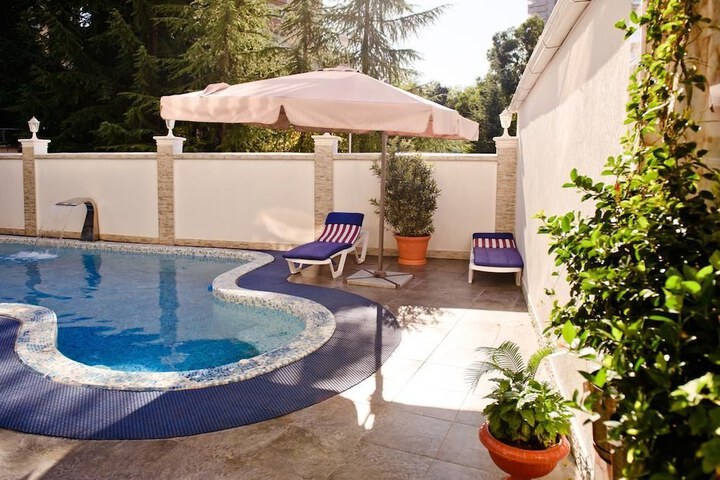 Pool 46 of 62