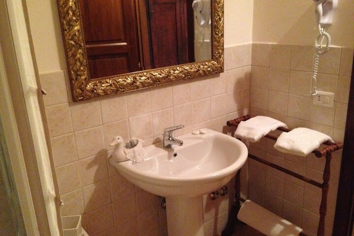Room 15 of 36