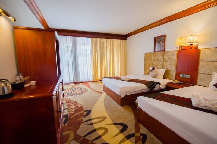 Room 4 of 32