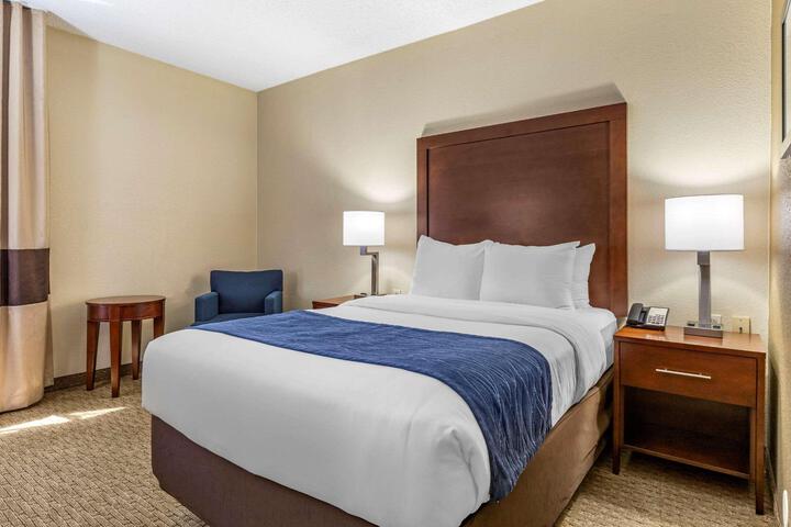 Standard Room, King or Two Doubles (11 of 12)