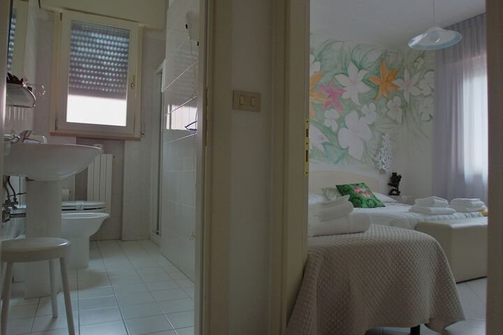 Room 32 of 64