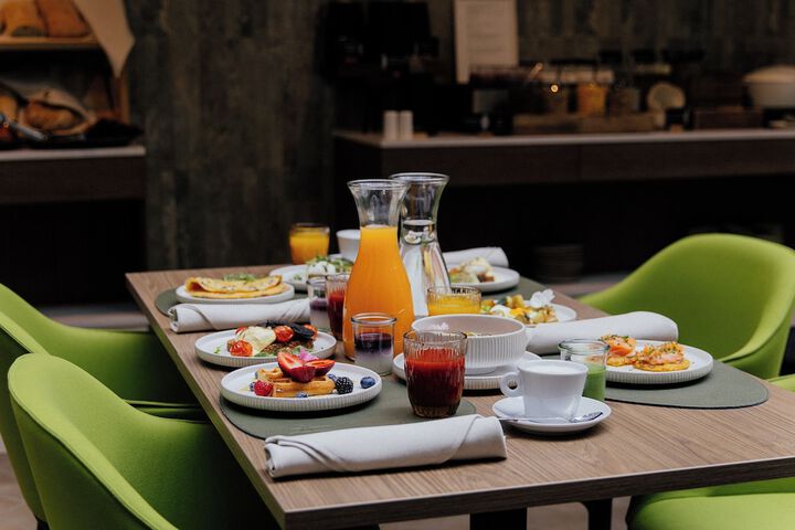 Breakfast/Coffee Service 108 of 253