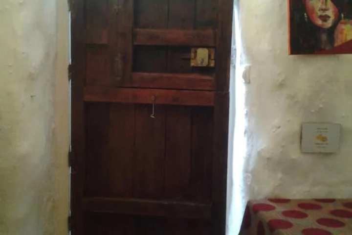 Room 4 of 12