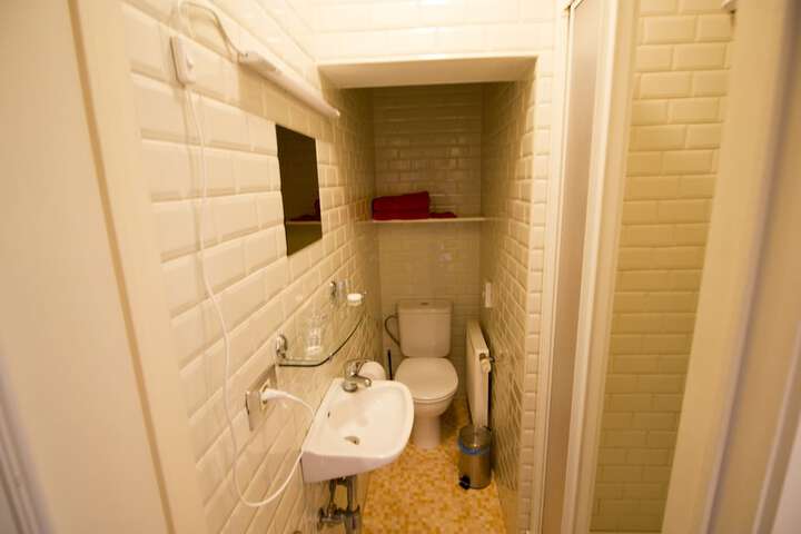 Room 12 of 21