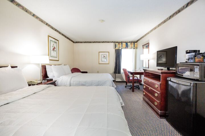 2 Double Beds (6 of 9)
