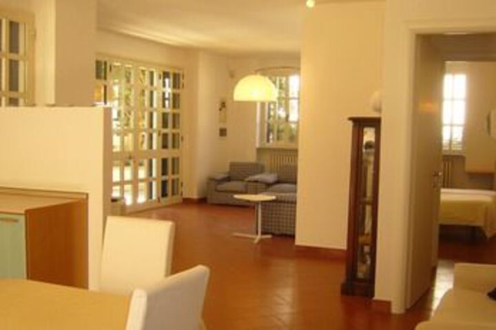 Room 10 of 17
