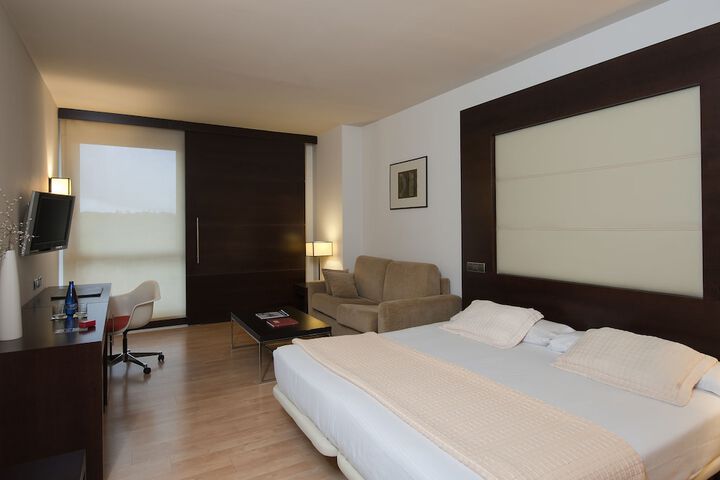 Room 10 of 18