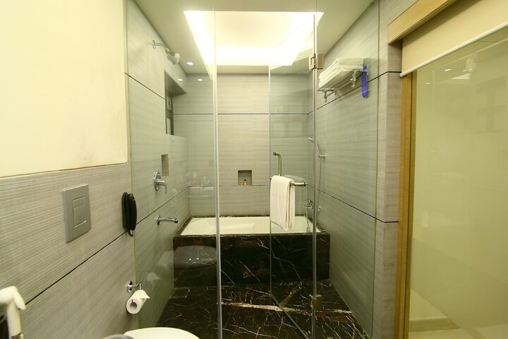 Room 28 of 95