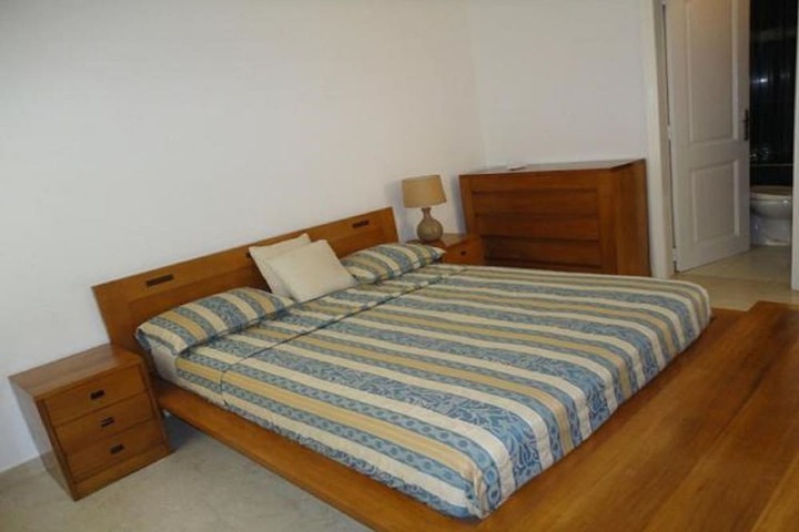 Room 9 of 20