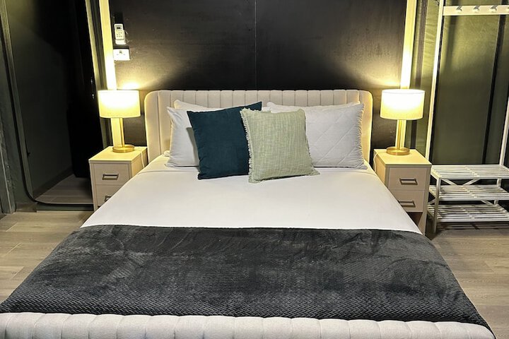 Room 14 of 77