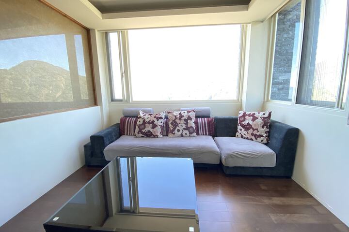 Room 9 of 16