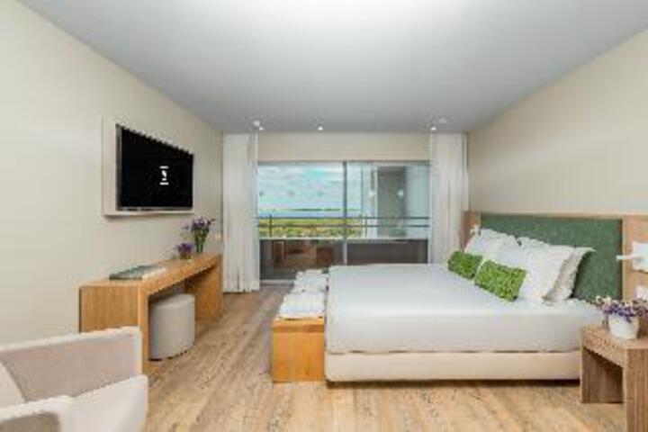 Suite 8 of 13
