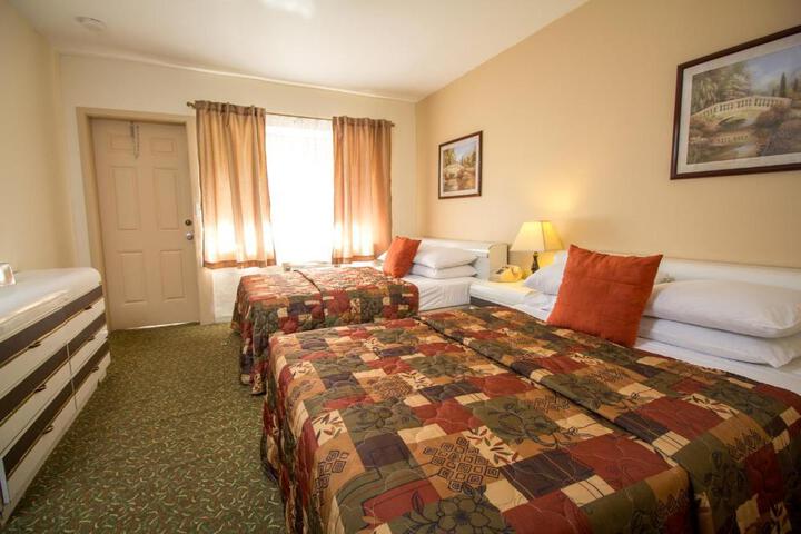 2 Double Beds (13 of 21)