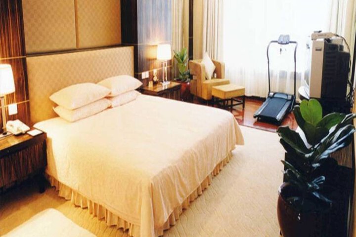 Room 8 of 10
