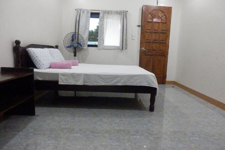 Room 4 of 63