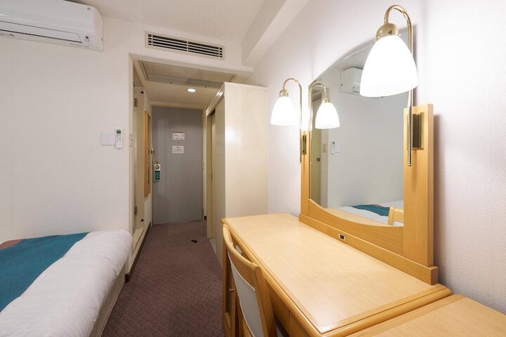 Room 42 of 74