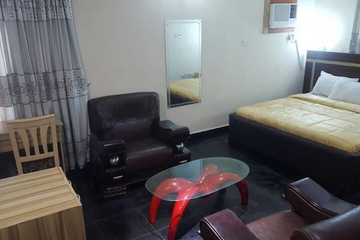 Room 5 of 33