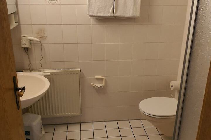 Room 37 of 73