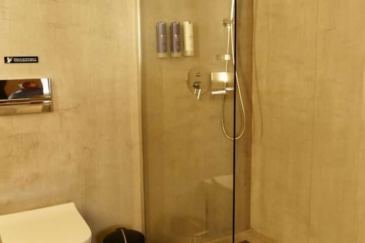 Room 44 of 97