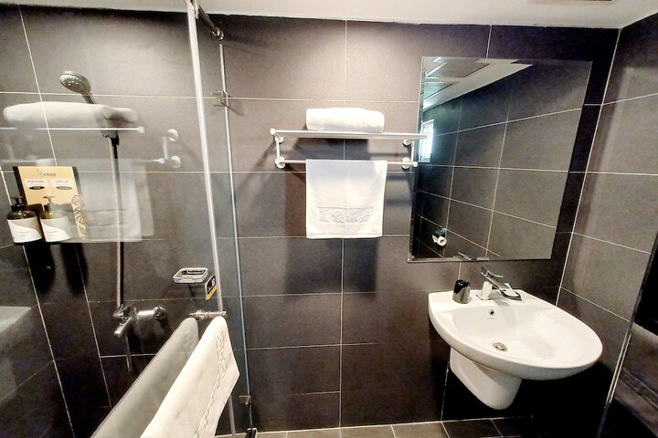 Room 44 of 61