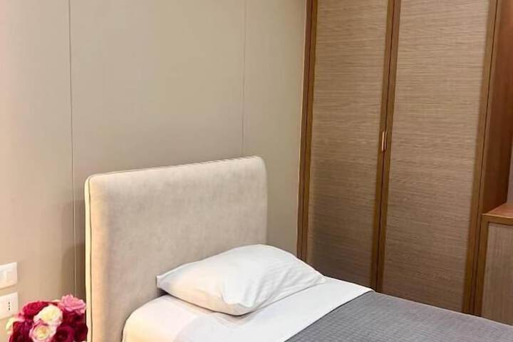 Room 9 of 31