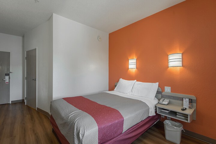 Room 15 of 34