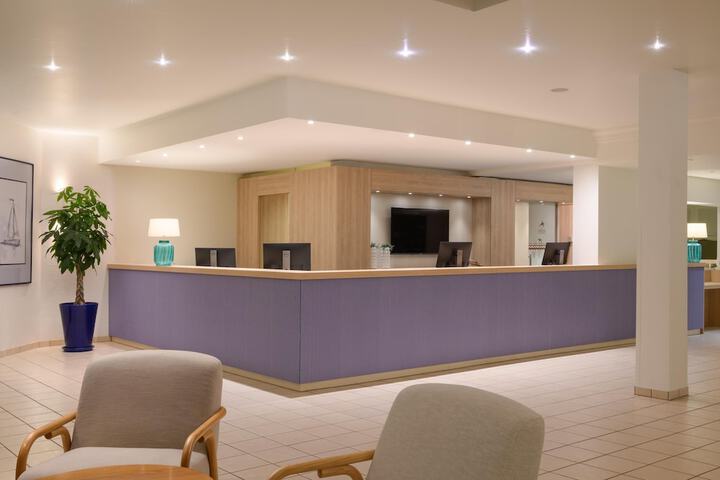 Entrance & Lobby