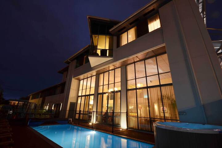 Pool Hotel