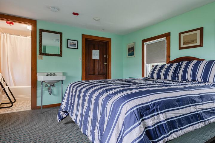 Room 35 of 63
