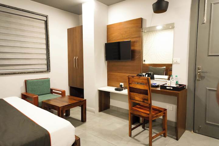 Room 6 of 23