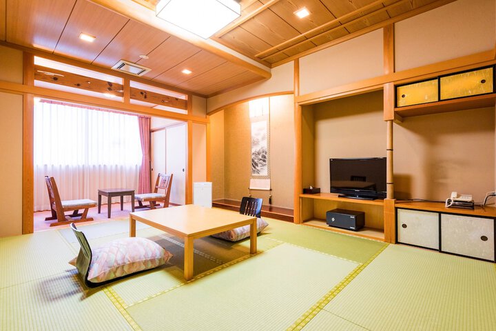 Room 3 of 34