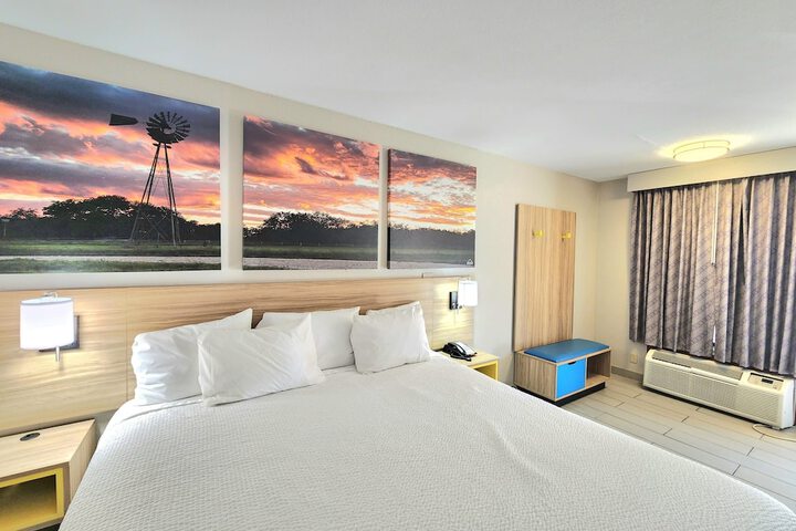 Room 14 of 28