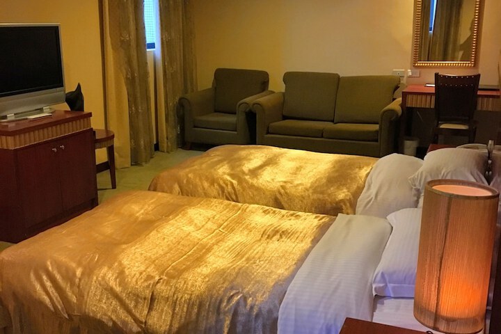 Room 9 of 32