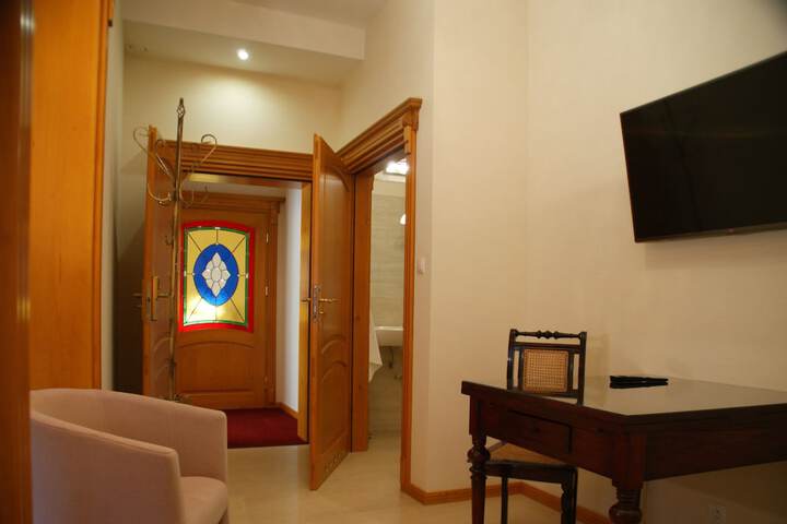 Room 12 of 38