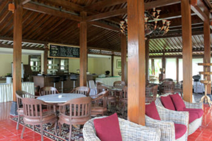 Dining 26 of 30
