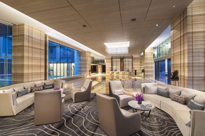 Entrance & Lobby