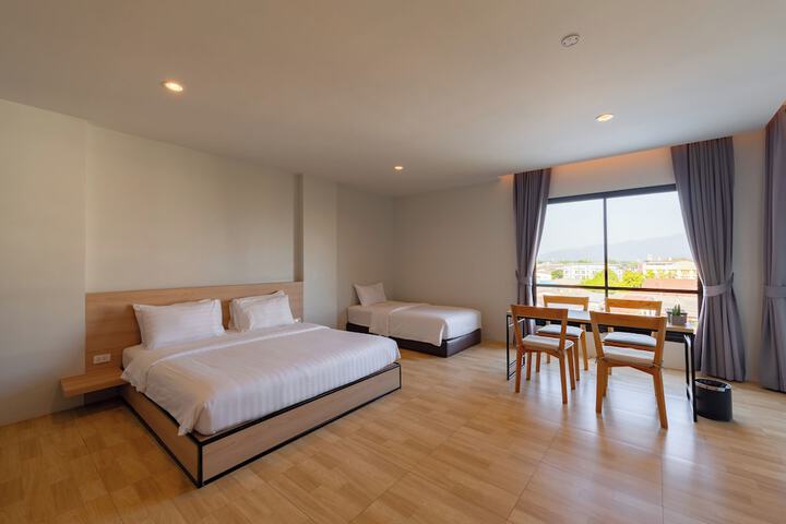 Room 6 of 32
