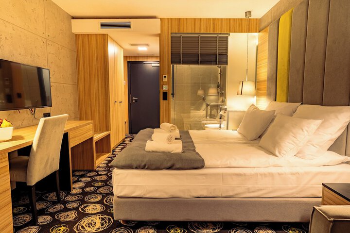 Room 9 of 36
