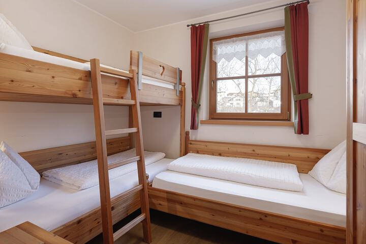 Room 4 of 35