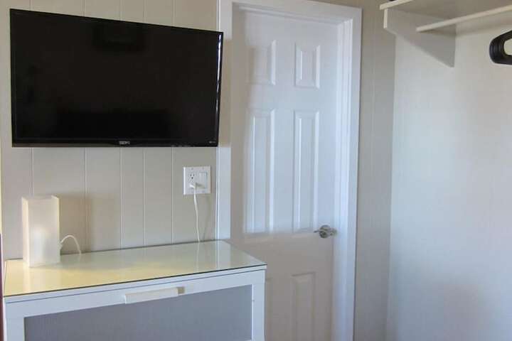 Room 4 of 38